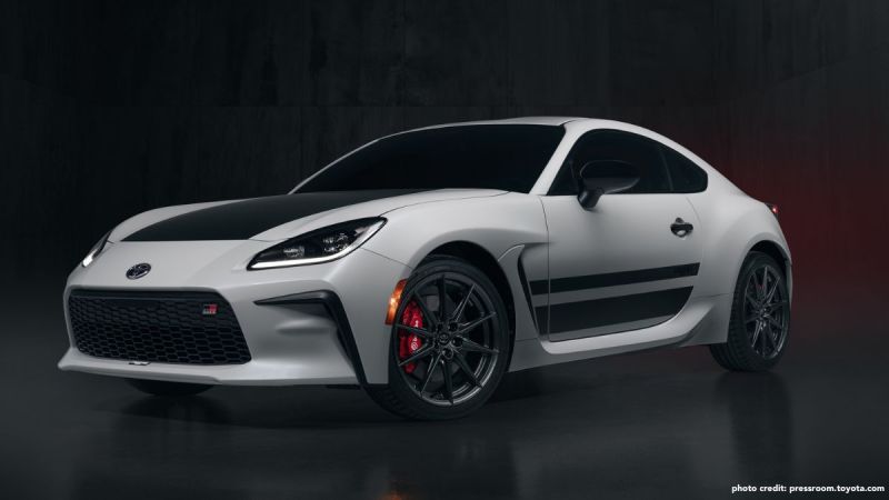 2024 Toyota GR86 Front 3/4 