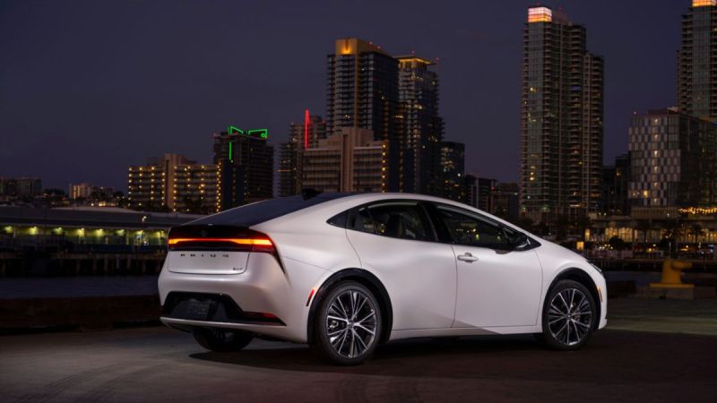 2024 Toyota Prius windchill pearl
