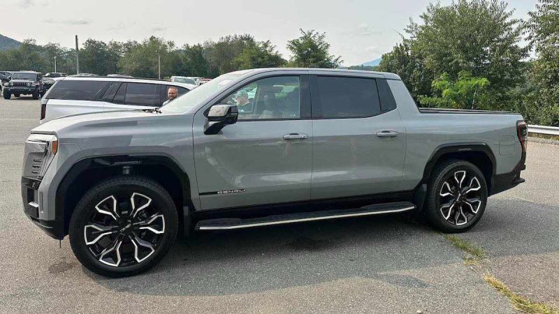 2025 GMC Sierra Denali EV 
