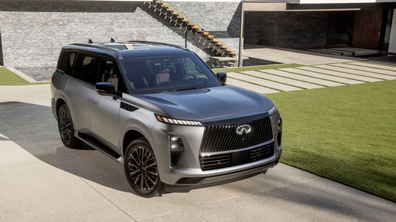 2025 Infiniti QX80 front 3/4 overhead view