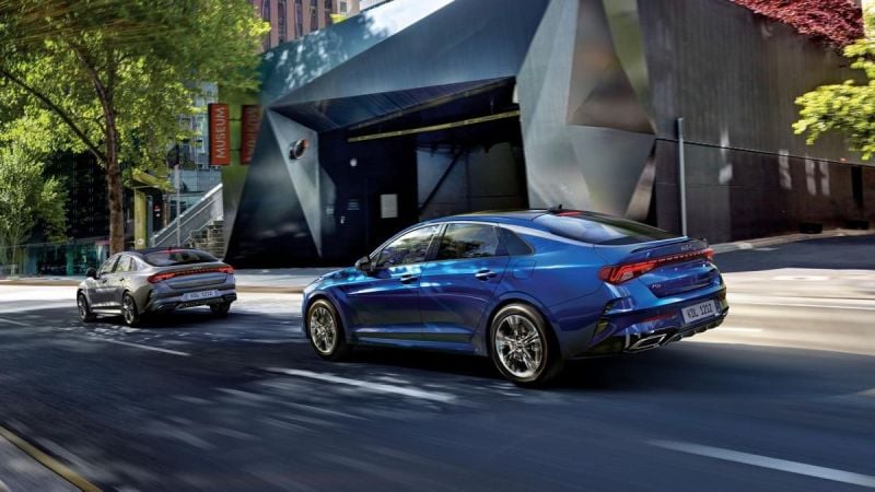 2025 Kia K5 group driving in the city
