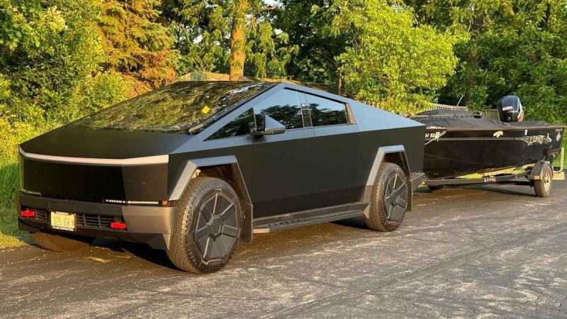 2025 Tesla Cybertruck