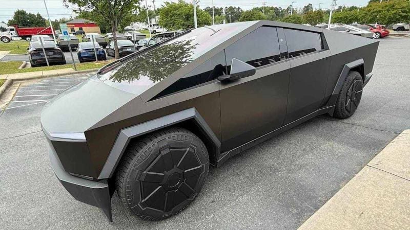 2025 Tesla Cybertruck