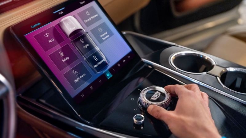2025 Cadillac Escalade IQ Console