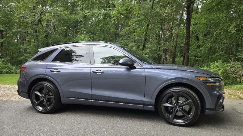 2026 Genesis GV70 Side view