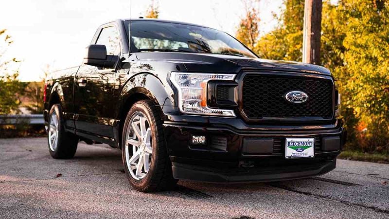 2019 ford f150 black color and 725 hp
