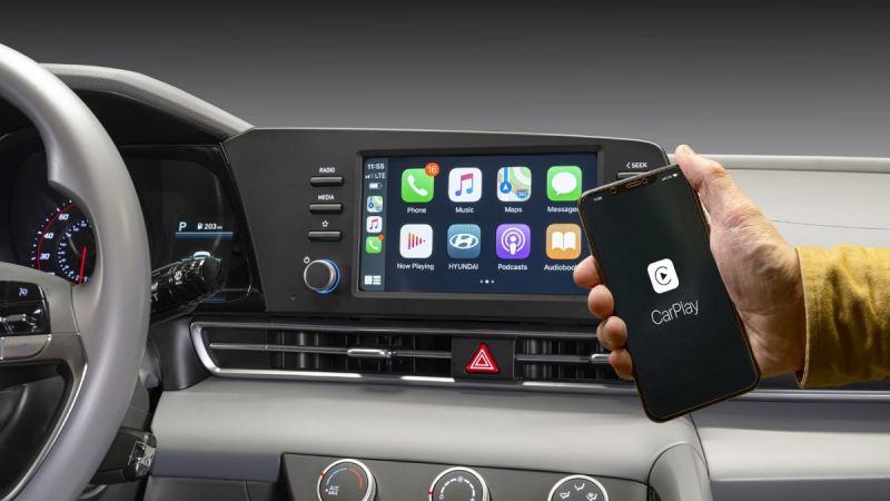 Dashboard of a Hyundai with Apple CarPlay