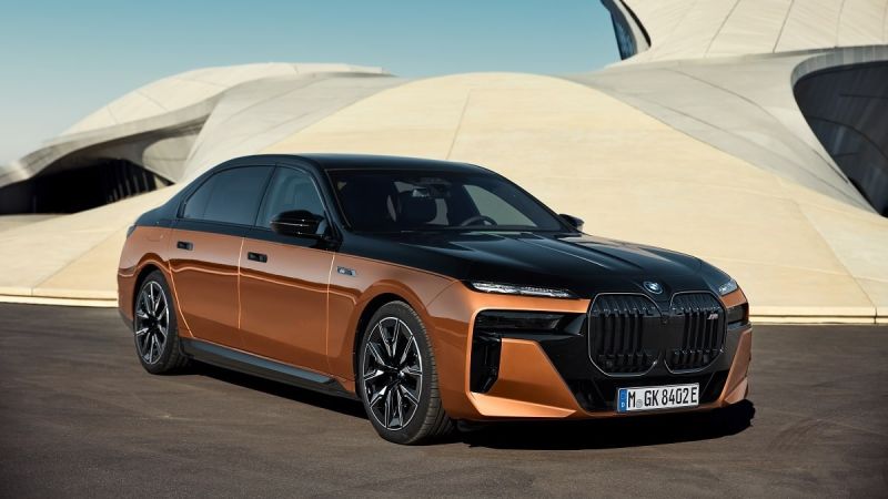 BMW i7 three-quarter front view