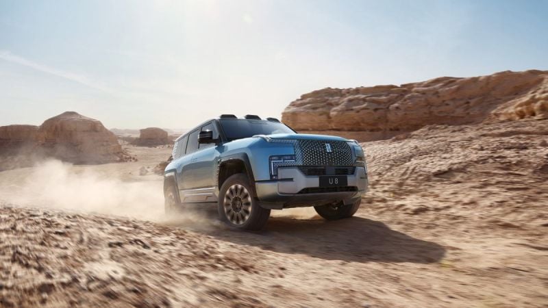 BYD  Yangwang U8 - Tesla Cybertruck Rival that floats on water