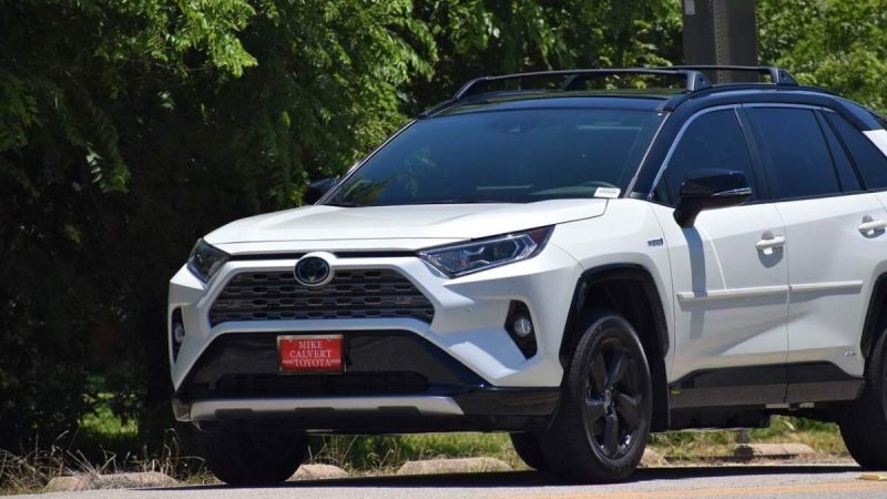 Consumer Reports Selects These Hybrids Under $35,000