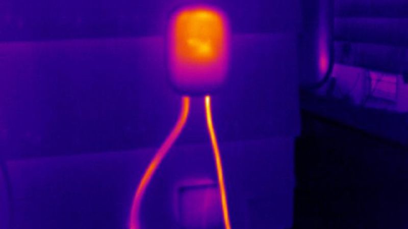 Thermal image of an EV charger