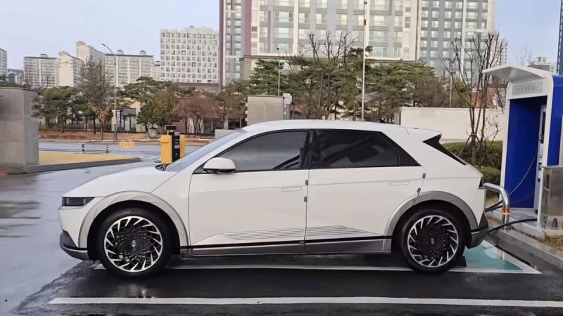 White Hyundai 5 in South Korea