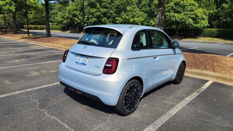I Just Test-Drove The 2025 Fiat 500e For Sevn Days, Which Despite The Range Regret And Top Dollar Is a Chic City Zing
