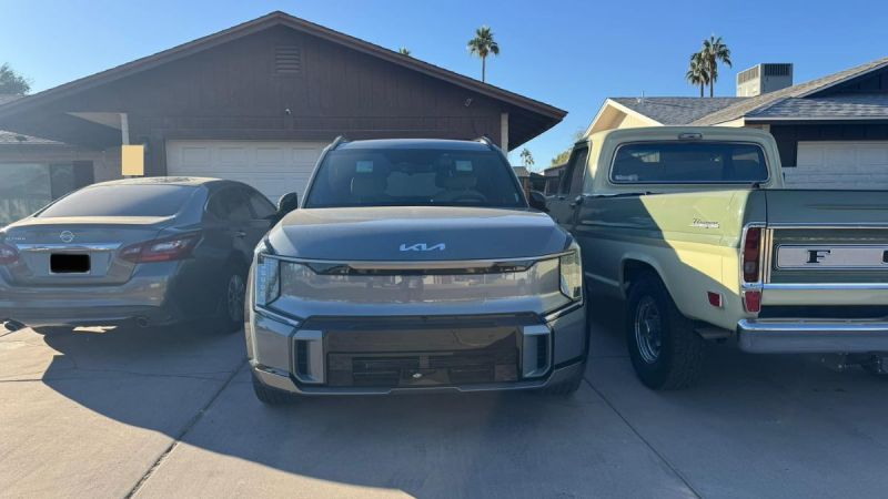 I Never Thought I'd Use My Kia EV9's Self-Parking Feature, But After I Did These Pics Don't Even Do Justice To The Tight Spot I Encountered And How My Kia Handled It