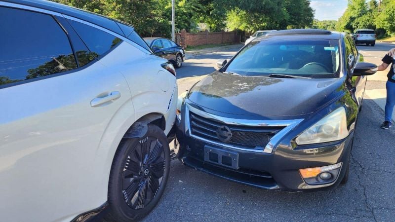 I Was Test-Driving The 2025 Nissan Murano, And While At A Complete Stop a 2015 Altima Slammed Into My Rear, But Look At How Murano Stood Its Ground in a Live Testament To Reliability