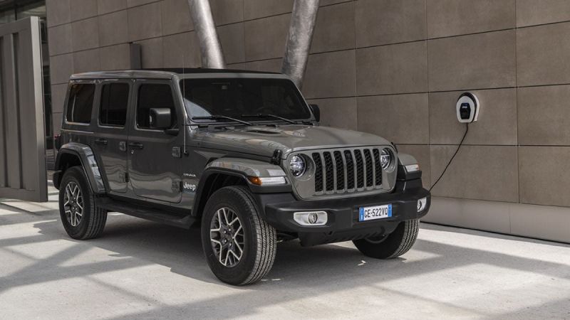 Gray Jeep Wrangler 4xe plug-in hybrid charging