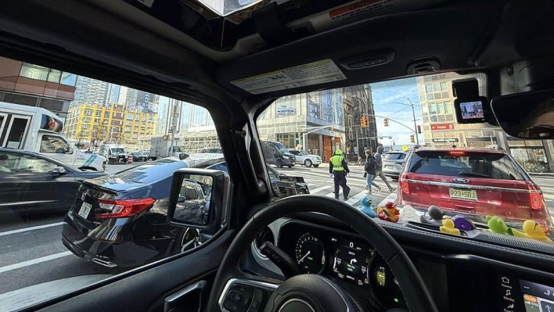 Jeep Wrangler Owner Living in a Jersey Suburb of New York City Drives in Manhattan For The First Time