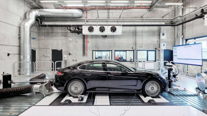 Porsche Panamera on FaSip road-simulation test bench