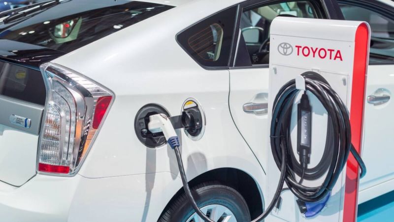 A Dirty, Never Changed Battery Air Filter Maintenance Question on a 2015 Prius