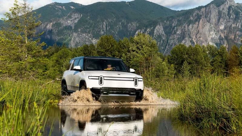 I Just Picked Up My 2023 Quad Rivian R1S and Love It but If You’re 5’1 Like Me You’ll Want Running Boards