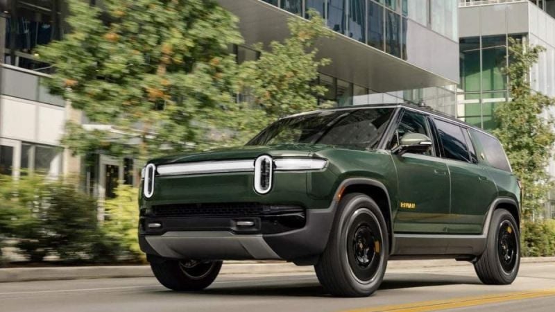 Rivian R1S Nightmare: Charging Mishap Triggers Total Malfunction, Leaving Dog Trapped