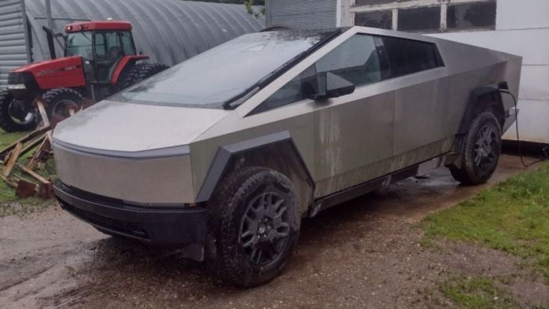 Tesla Cybertruck in freezing temperature