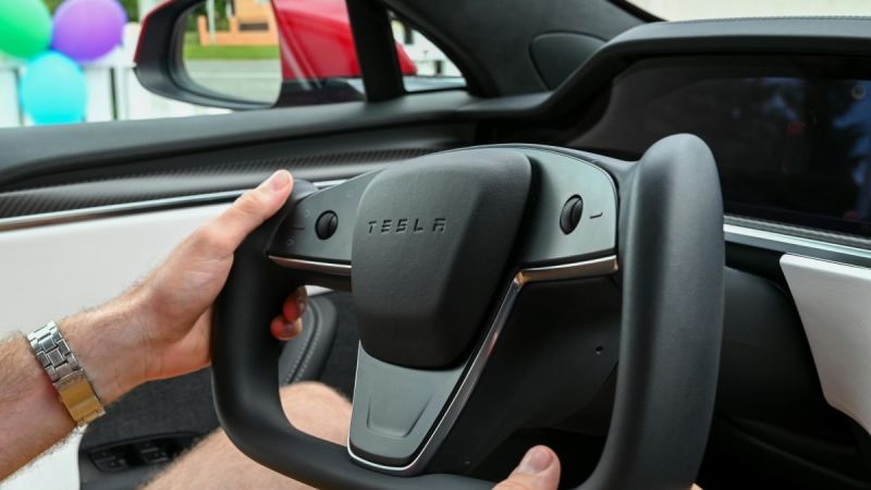 Tesla yoke steering wheel