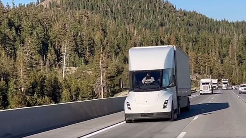 Tesla Passes Two Diesel Semi Trucks on Steep Grades Showing Superior Torque