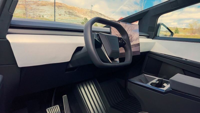 Tesla's No-Knob Look Causes Owner Frustration with Controls