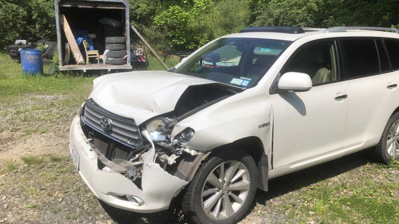 Toyota Highlander Wrecked Front 3_4 Quarters
