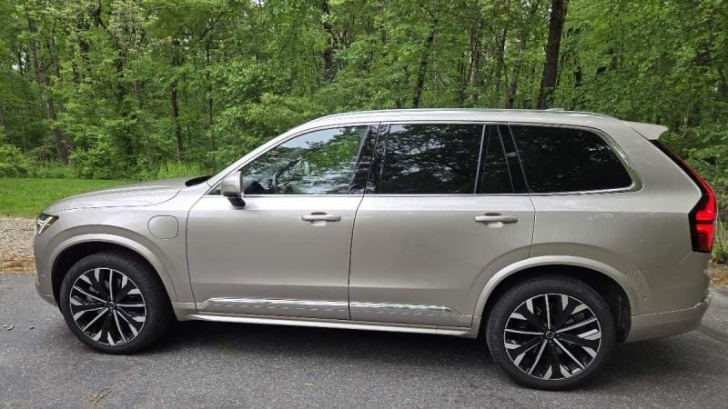 2025.5 Volvo XC90 T8 AWD Ultra side view