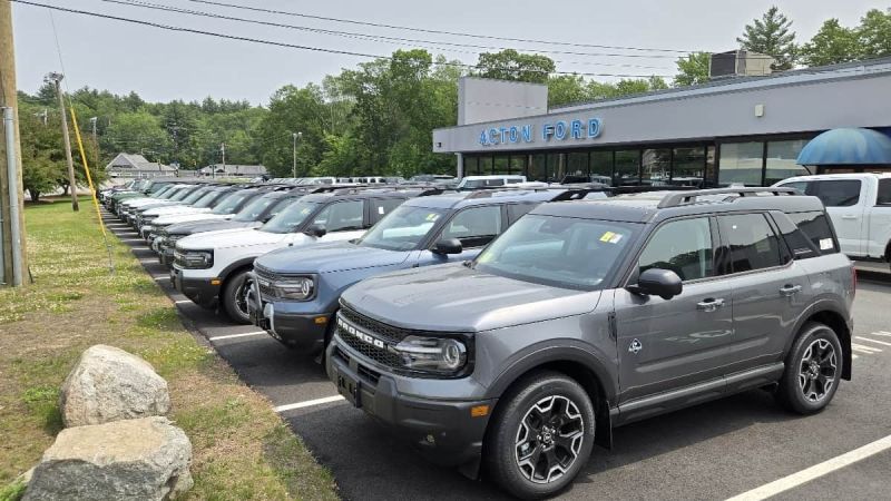 Ford dealer lot has ample Bronco Sport and Bronco inventory