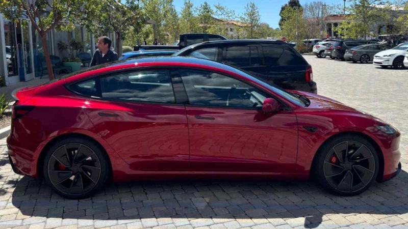 Model 3 Performance "Ludicrous" Seen In Showroom In Malibu, California: Unveil Imminent