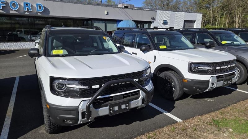 Image shows 2025 Ford Bronco Sport Badlands Sasquatch edition side by side with non-Saquatch taken by John Goreham