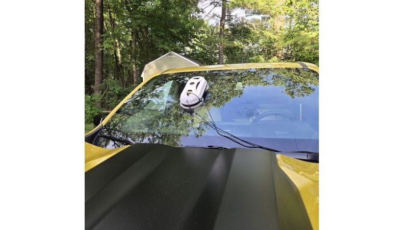 Windshield cleaning robot image by John Goreham