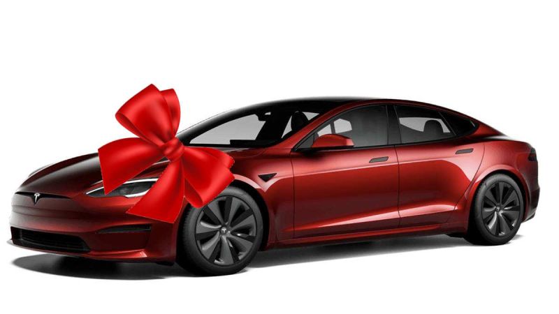 Thinking About Giving a Car As a Gift This Holiday Season? Here's How Many People Want a Tesla As a Gift