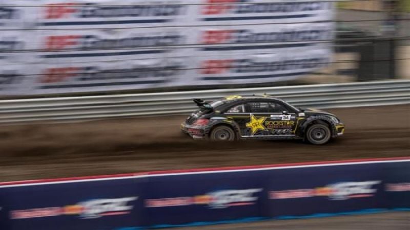 Screaming around a corner the Rockstar Beetle GRC moves though the pack at Thompson.
