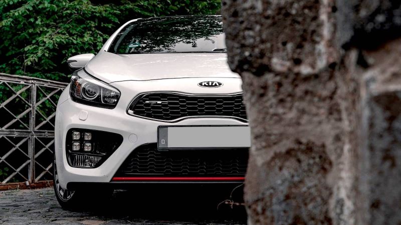 Hidden damage signs in a previously crashed used vehicle