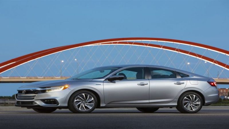 2019 Honda Insight vs. Toyota Prius.