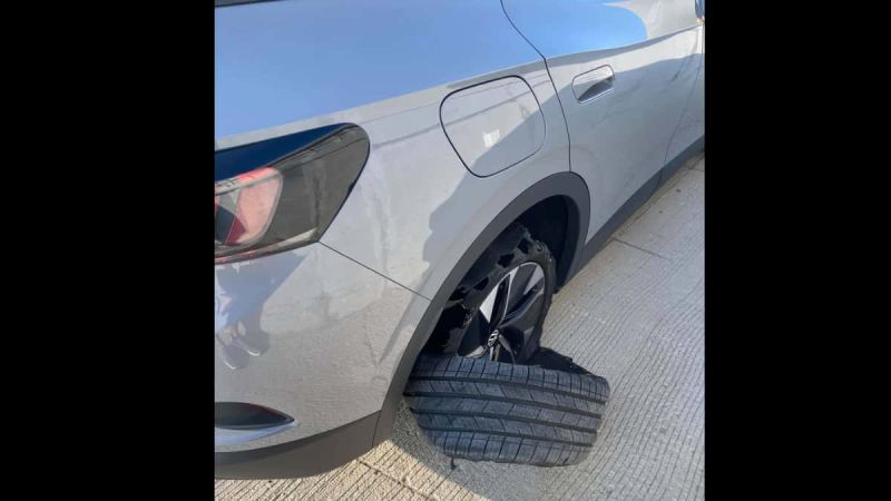 Volkswagen ID.4 flat tire image courtesy of Ian Perry