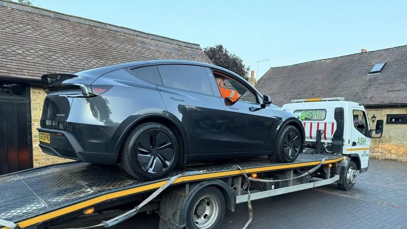Tesla Model Y Juniper being towed away after brake issues
