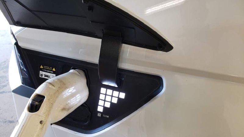 Image of Hyundai Ioniq 5 charging on Level 2 charger