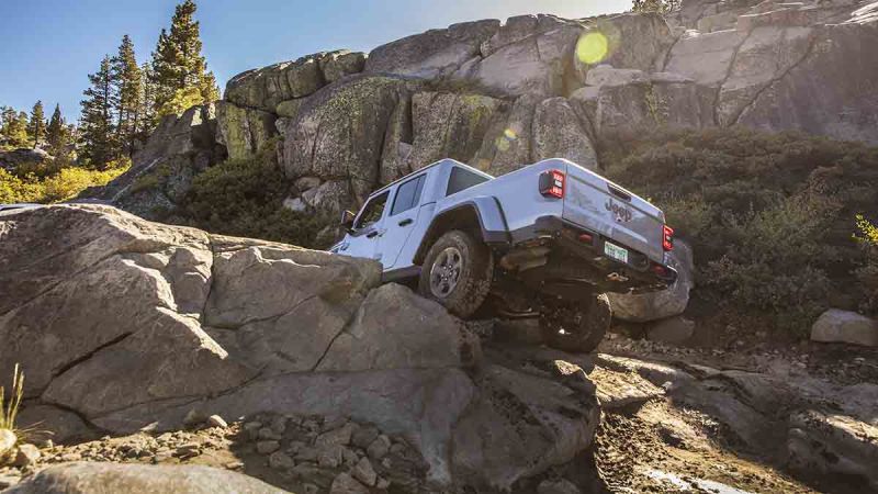 Jeep 2020 Gladiator in the mountains