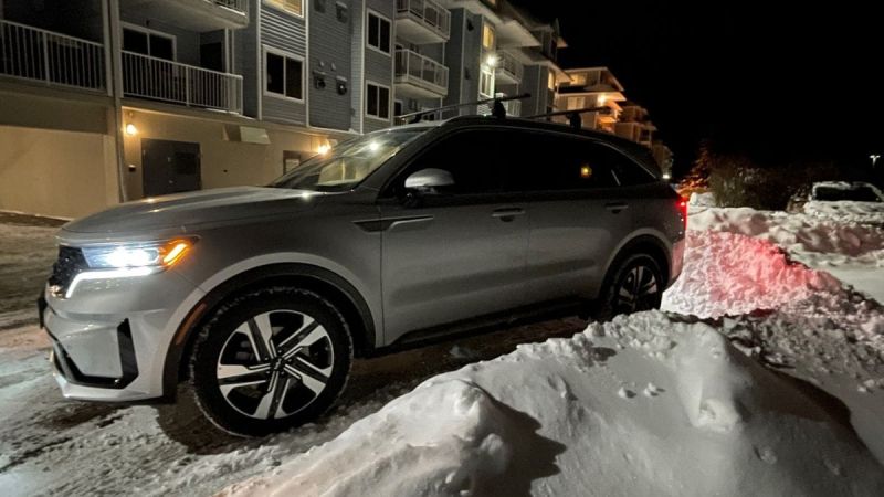 Silver Kia Sorento PHEV in the snow