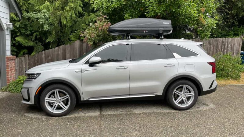 Silver Kia Sorento PHEV with cargo box on roof