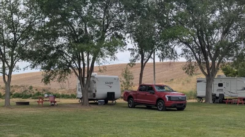 Jturkish’s Ford F-150 Lighting and camper trailer at campsite
