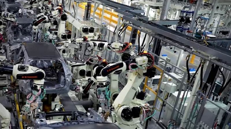 Image shows Mazda and Toyota's Alabama auto plant in action