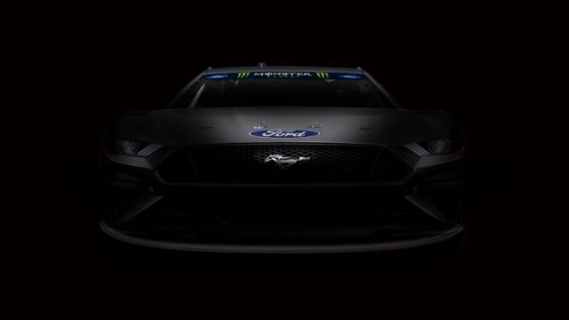 Ford Mustang racing