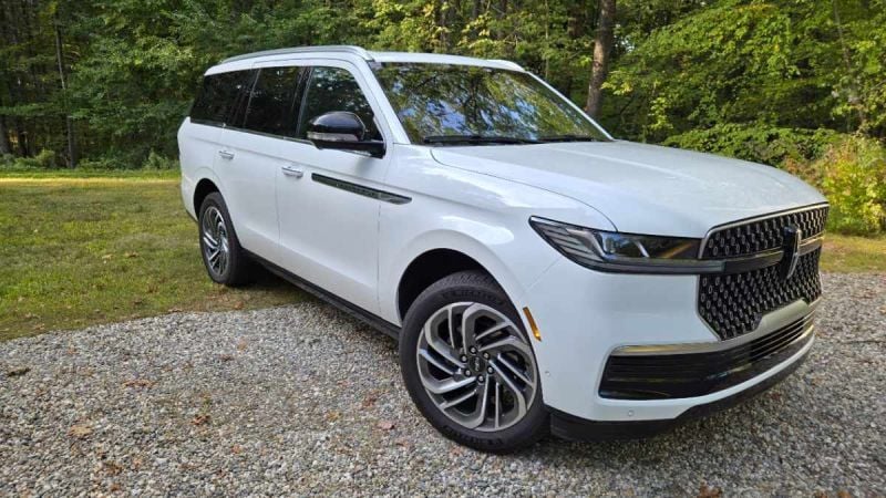 2025 Lincoln Navigator strikes a bold pose against a wooded backdrop