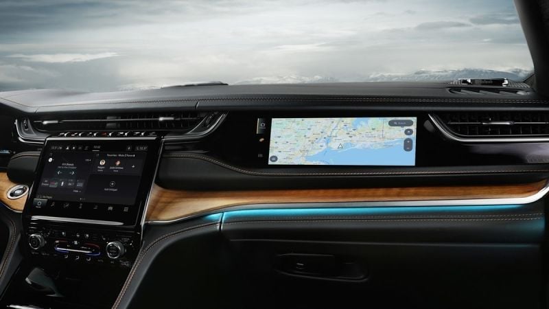 New Passenger Screen in the 2022 Jeep Grand Cherokee L